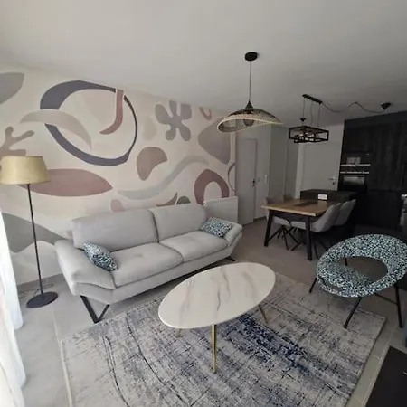 2 Neuf Bord De Apartment *