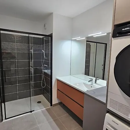 2 Neuf Bord De 아파트